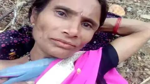 देसी रंडी के झांट वाली चूत चुदाई खुले मे वीडियो
