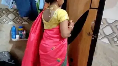 चुदक्कड भाभी आके चुदवा गयी पड़ोसी से वीडियो