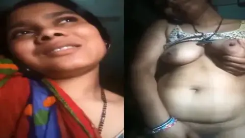 फोन मे बातें करते हुए चूत मे उंगली वीडियो