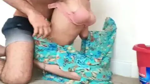 德西性感女仆的阴部他妈的视频与虐待