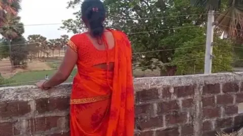 गाँव की भाभी को अकेले पा के चोद दिया वीडियो