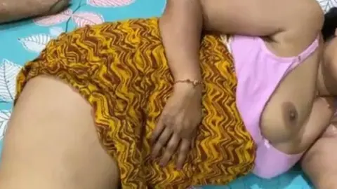 सबेरे सबेरे भाभी को को लंड दिखके चोद दिया वीडियो