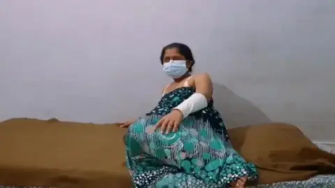 करोना के समय मास्क पहेन के चुदाई की भाभी की वीडियो