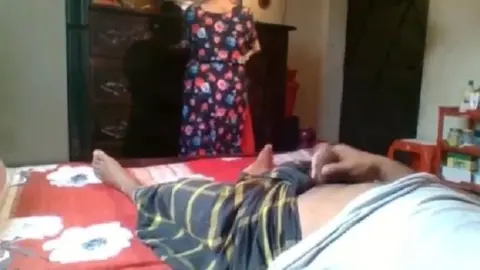 नौकरानी के सामने लंड पे मूठ मारा वीडियो