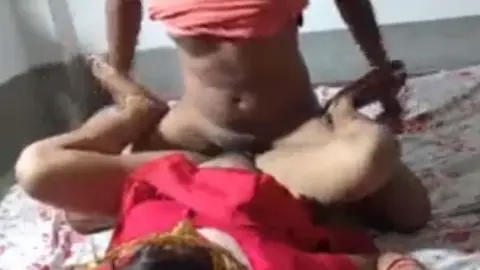 डेलिवरी बॉय आके चोद गया भाभी को अकेले पा के वीडियो