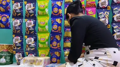 दुकानदार लड़की की चूत चुदाई दुकान के अंदर वीडियो