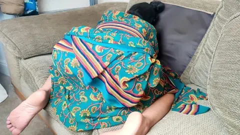 भाभी की डॉगी स्टाइल चूत चुदाई गलियों के साथ वीडियो