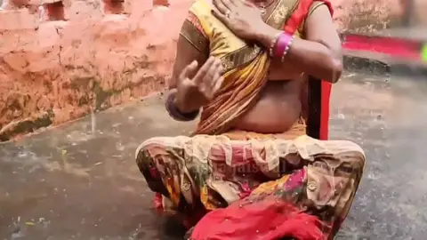 बारिश मे नाहाने के बाद चुदाई का मज़ा ली वीडियो