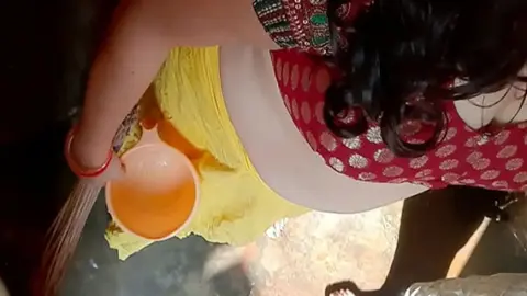 बातरूम मे घुस कर भाभी को चोदा पड़ोस ने वीडियो