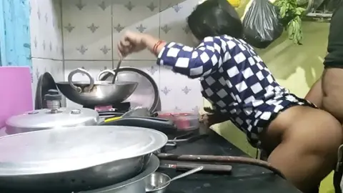 महिला रसोइया की चूत चुदाई रसोई घर मे वीडियो