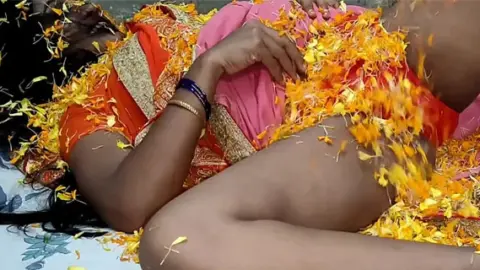 देवर के साथ हनिमून मनाया पति के पहेले वीडियो