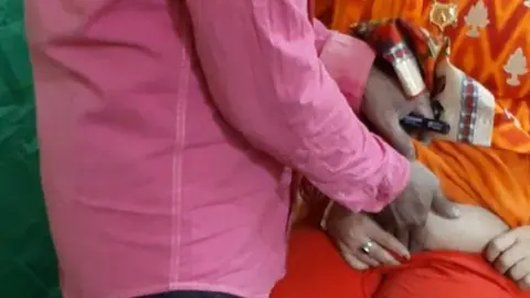 लोकल डॉक्टर ने चोद दिया भाभी को चेक उप के बहाने वीडियो