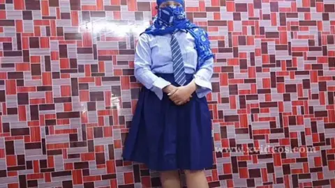 स्कूल ड्रेस मे जीएफ़ को चोदा रात भर वीडियो