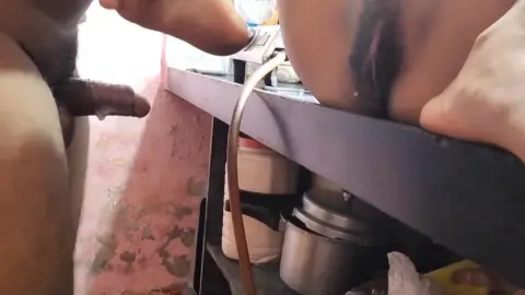१८ साल की कामवाली लड़की की चुदाई रसोई घर में वीडियो