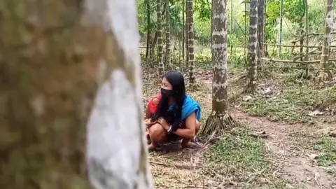 भाभी को मुत्ते देख लंड जाग उठा तो चोद दिया वीडियो