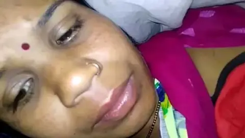 Свіжу кицьку Біхарі Бхабхі трахнув швагер відео