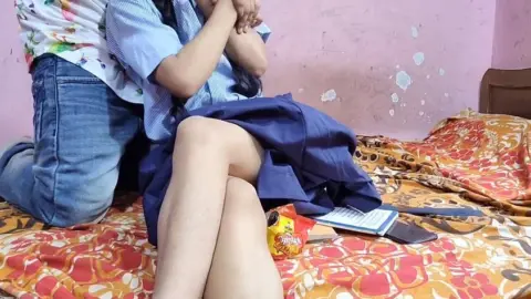 देहाती स्टूडेंट और उसकी दोस्त की पहली चुदाई वीडियो