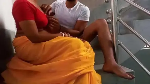 देसी भाभी की चुदाई सीढ़ियों पर वीडियो