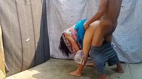 भाभी की चूत चुदाई खुले में होली के दिन वीडियो