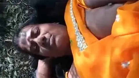 जंगल में देसी रंडी की चूत चुदाई वीडियो