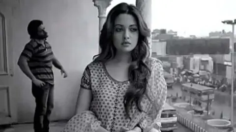 एक्ट्रेस रिया सेन सेक्स सीन (riya sen sex scene) वीडियो