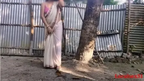 खुले में बीवी ने चूत चुदवायी पड़ोसी के साथ वीडियो