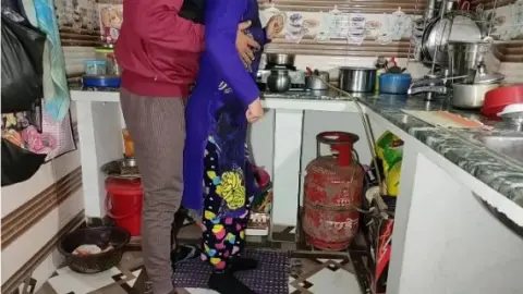 ऑफ़िस दोस्त ने भाभी को लंड का मज़ा दिया वीडियो