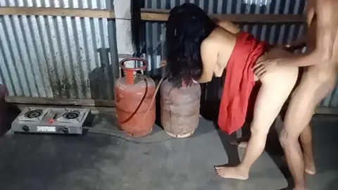 सेक्सी बीवी की डॉगी स्टाइल चुदाई रसोई घर मे वीडियो