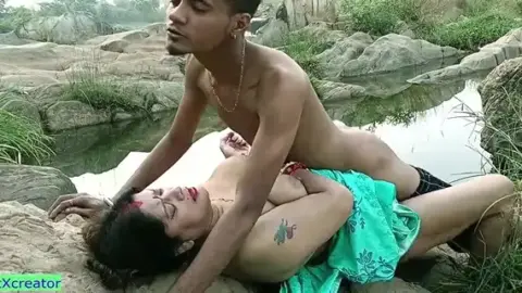 बंगाली मौसी की चुदाई खुले में देसी पोर्न वीडियो