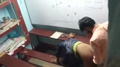 गांव का मास्टर और लड़की की चूत चुदाई हिडन कैम पर वीडियो
