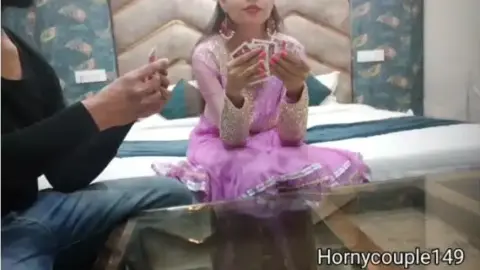 ताश खेलकर सेक्सी कजिन की चूत चुदाई कर डाली वीडियो