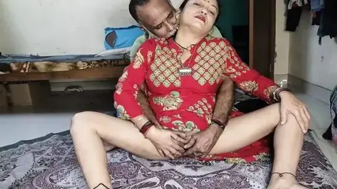 नॉटी आंटी की चूत में ऊँगली करके अंकल ने मूड बनाया वीडियो