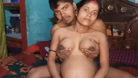 गांव की प्रेग्नेंट औरत की चूत चुदाई पोर्न वीडियो