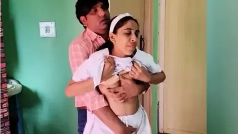 मुस्लिम कॉलेज लड़की की चूत चोदी ज़बरदस्त मज़ा लेकर वीडियो