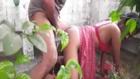 बंगाली बौड़ी को घोड़ी बनाकर देवर ने छत पर सेक्स किया वीडियो